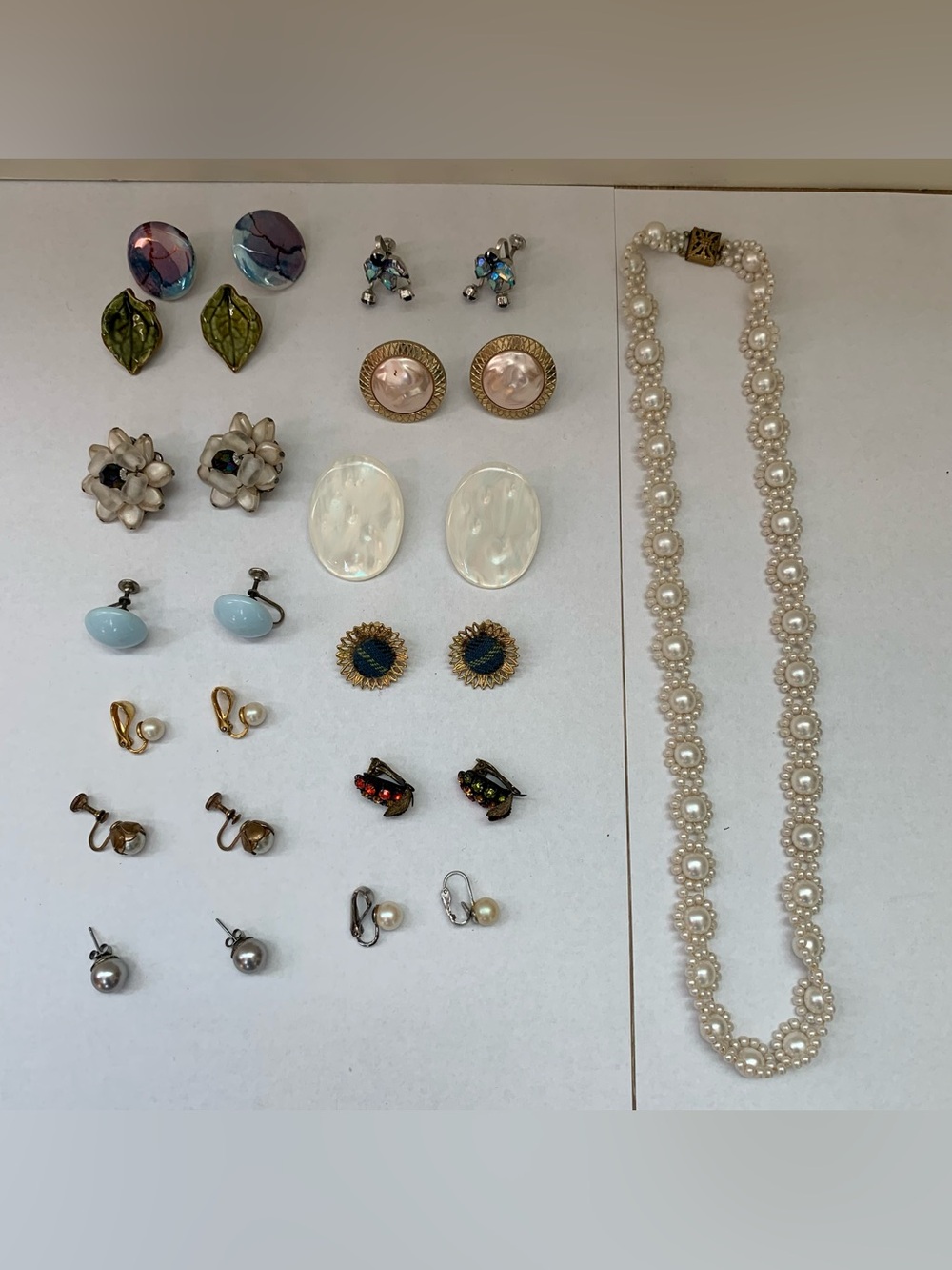 Vintage jewelry lot - earrings and necklace